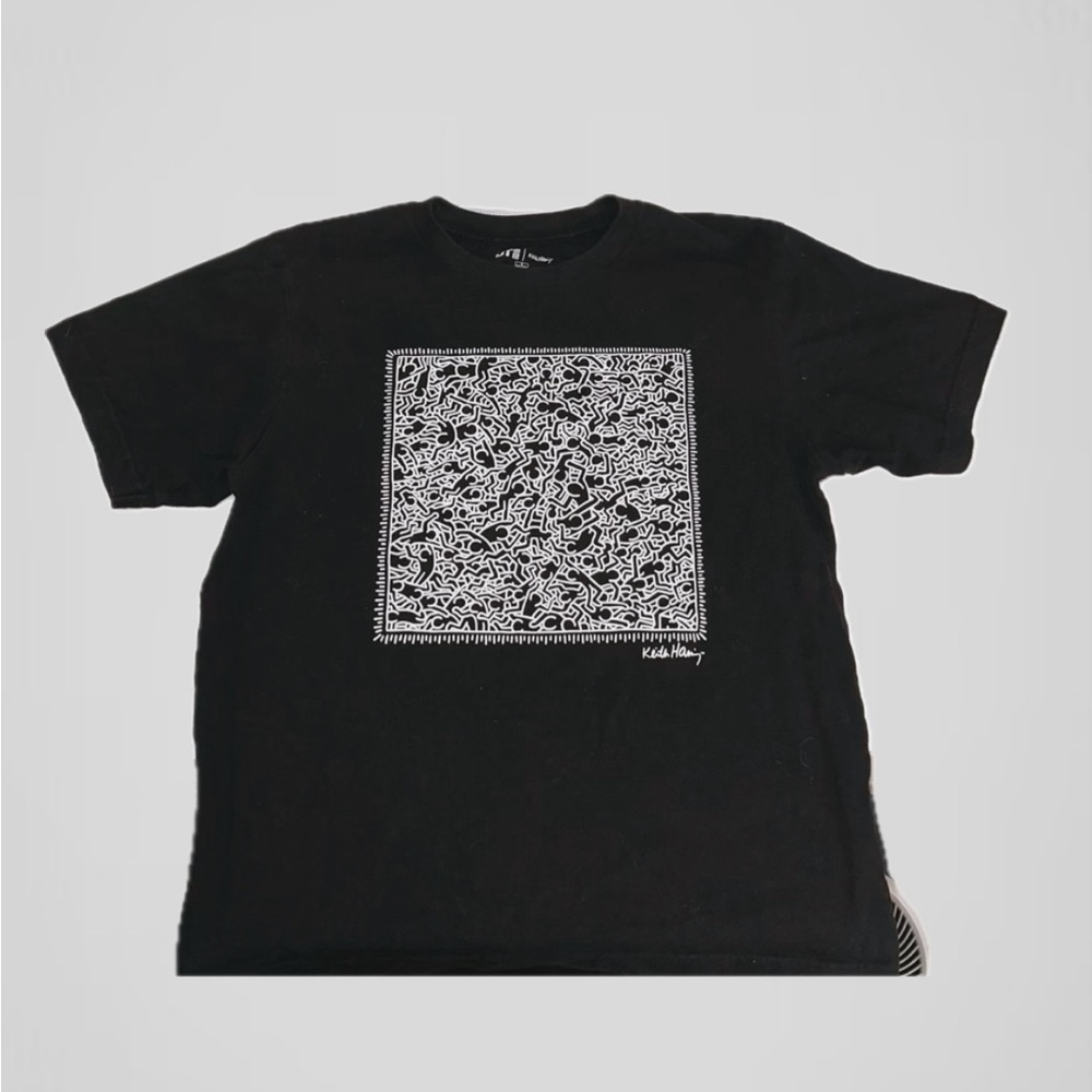 UNIQLO Men's Black Graphic T-Shirt